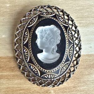 Vintage Mid-Century Cameo Brooch Pendant Black White Oval Gold Filigree Frame 2”
